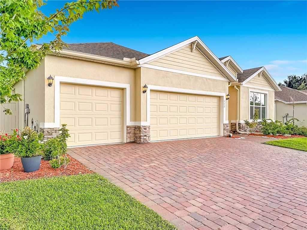 111 52nd Square, Vero Beach, FL 32968 Photo