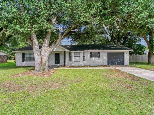 4636 Evelyn St, Pace, FL 32571