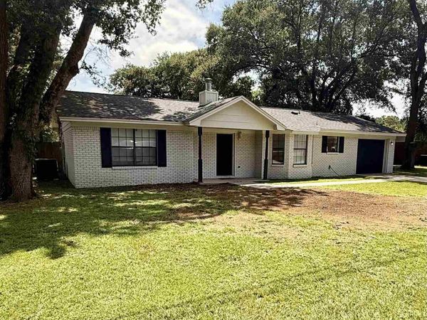 4636 Evelyn St, Pace, FL 32571