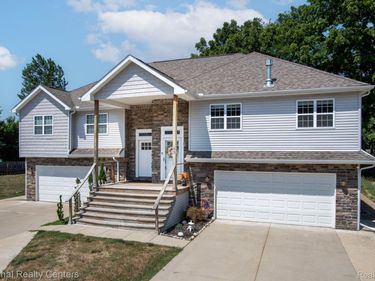 175 Whispering Pines Drive, Fenton, Mi 48430