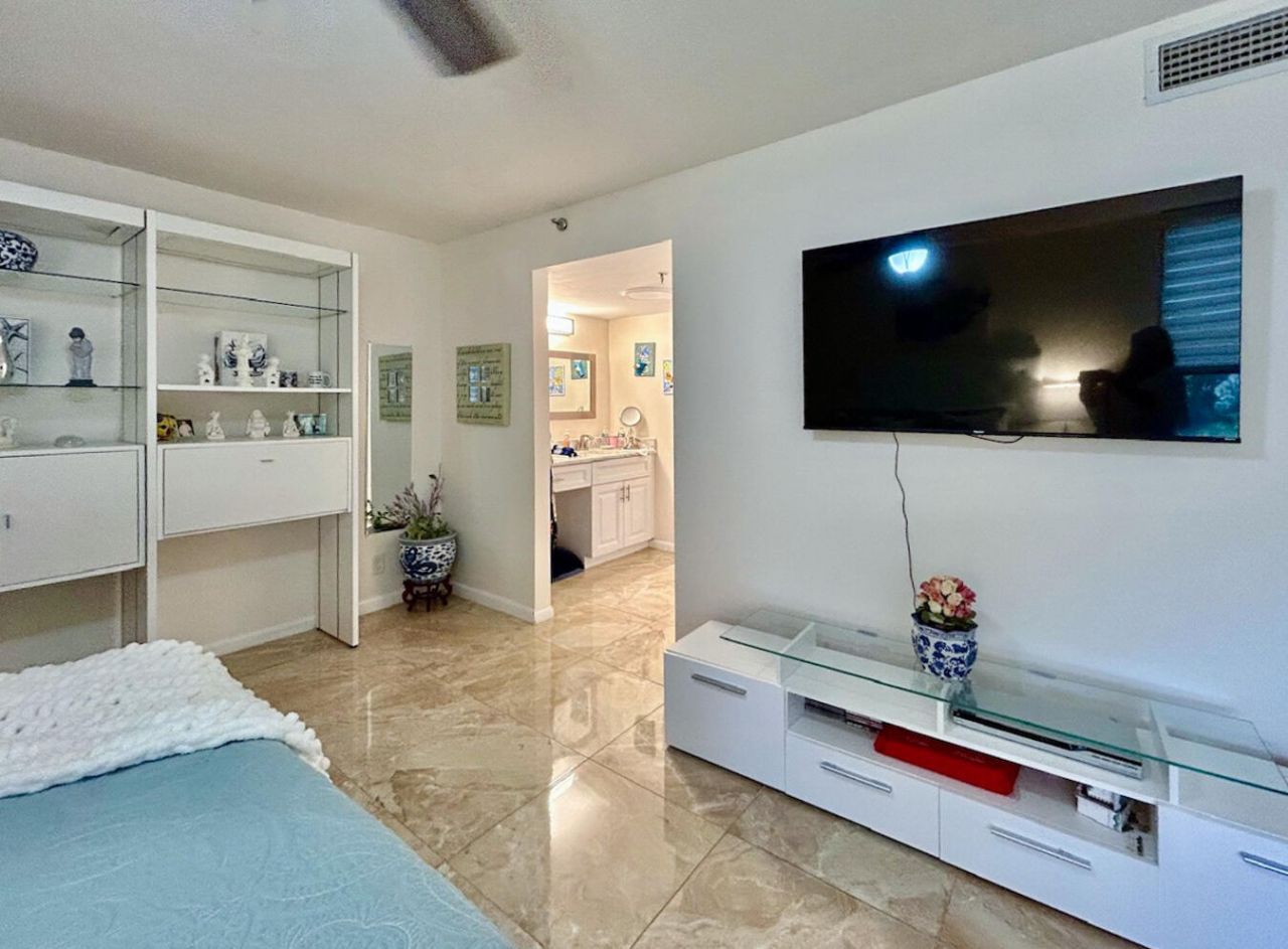 7568 Regency Lake Drive, Unit 602, Boca Raton, FL 33433 Photo