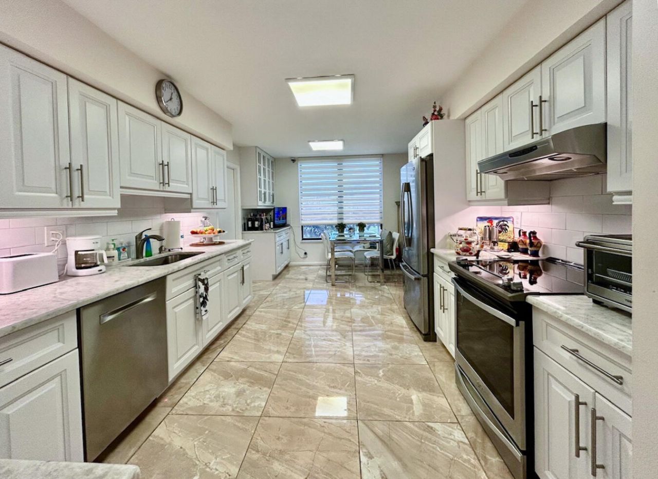 7568 Regency Lake Drive, Unit 602, Boca Raton, FL 33433 Photo