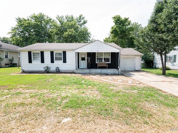 706 Apple Avenue , Belle, MO 65013