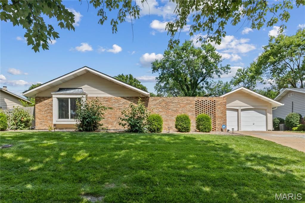 486 Ironwood Drive, Ballwin, MO 63011 Main Photo
