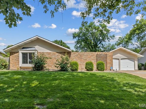 486 Ironwood Drive, Ballwin, MO 63011