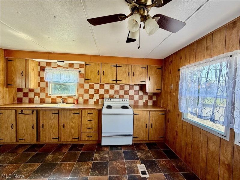 136 Northwest Street, Unit 1, Flushing, OH 43977 Photo 6