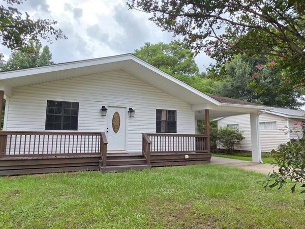 107 Brentwood Ave., Petal, MS 39465
