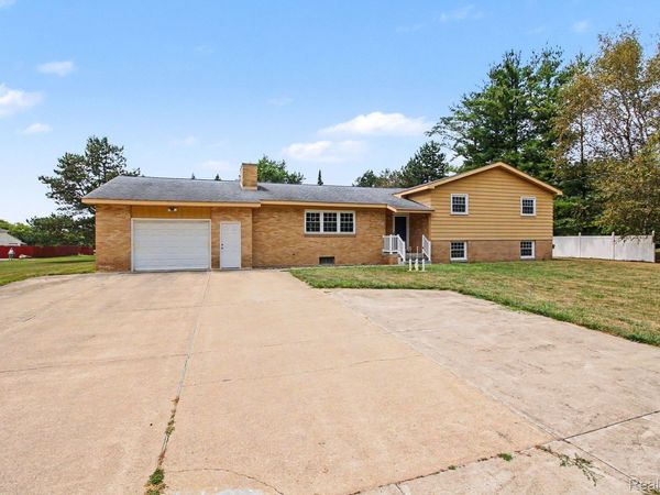 1222 Howe Road, Burton, Mi 48509