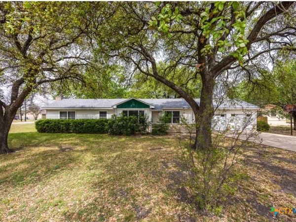 211 W Long Street , Elm Mott, TX 76640