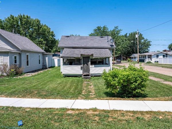 1017 E State Street, Port Clinton, OH 43452