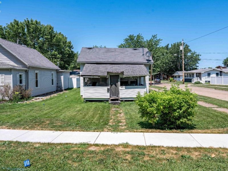 1017 E State Street, Port Clinton, OH 43452 Photo 1