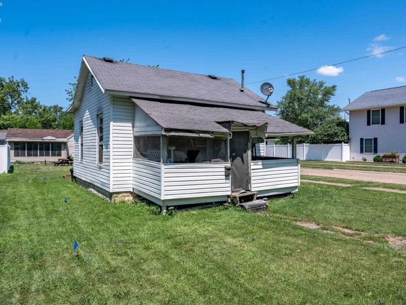 1017 E State Street, Port Clinton, OH 43452 Photo 5