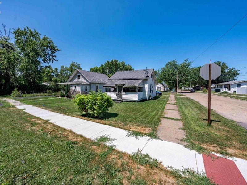 1017 E State Street, Port Clinton, OH 43452 Photo 7