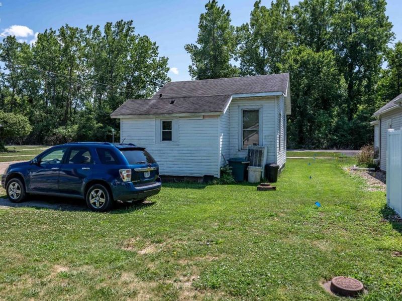 1017 E State Street, Port Clinton, OH 43452 Photo 8
