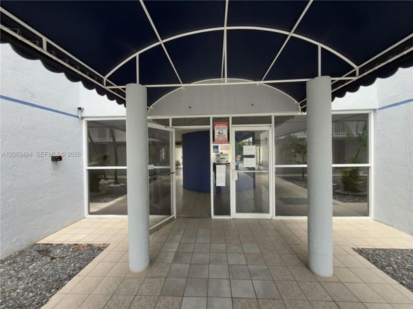8231 NW 8th St , Unit 2-504, Miami, FL 33126