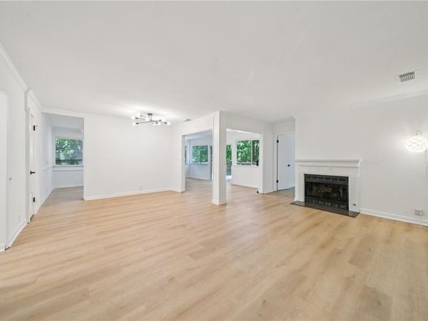 22 DUNWOODY SPRINGS Drive, Atlanta, GA 30328