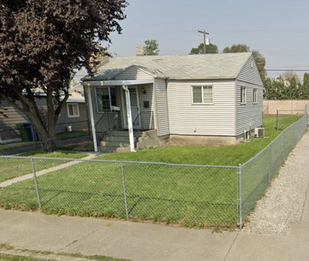 217 E Heroy Ave, Spokane, WA 99207 Main Photo