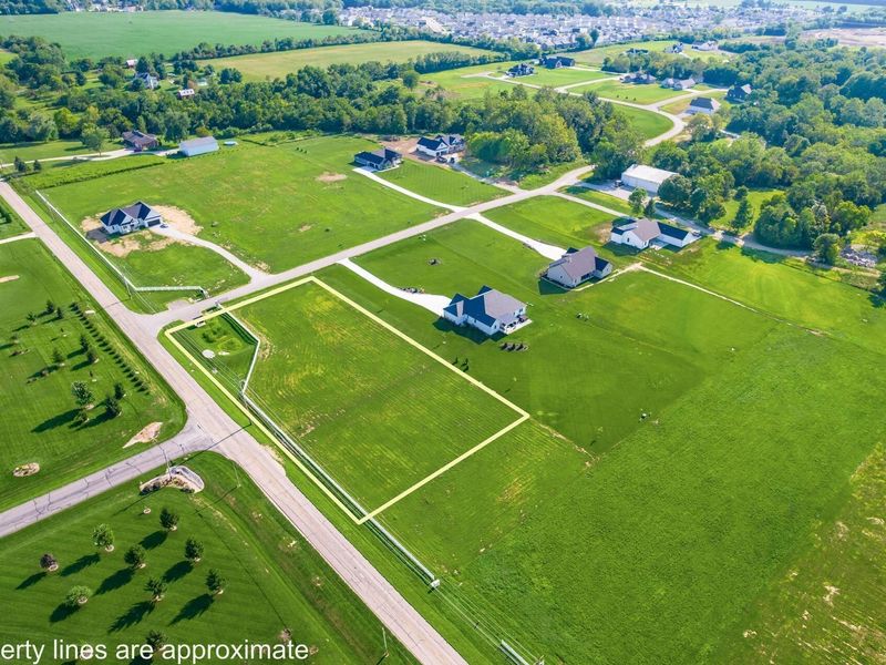 215 Jonathan Trail, Canal Winchester, OH 43110 Photo 2