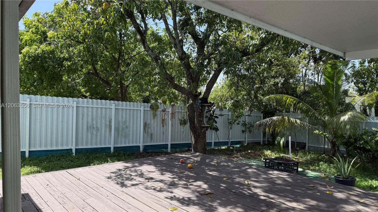 1018 Foster Rd, Hallandale Beach, FL 33009 Photo
