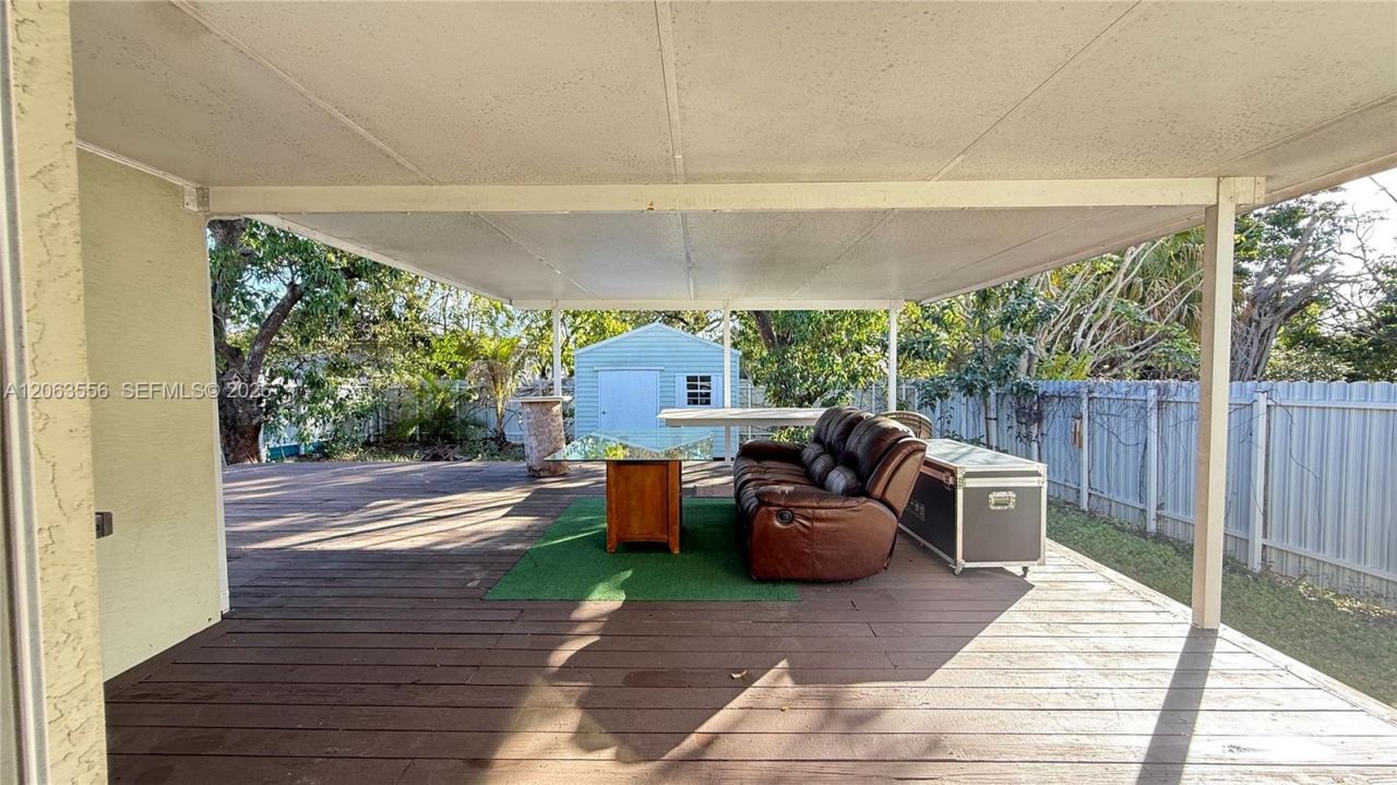 1018 Foster Rd , Hallandale Beach, FL 33009 Photo