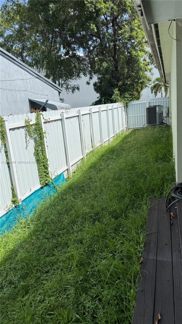 1018 Foster Rd, Hallandale Beach, FL 33009 Photo