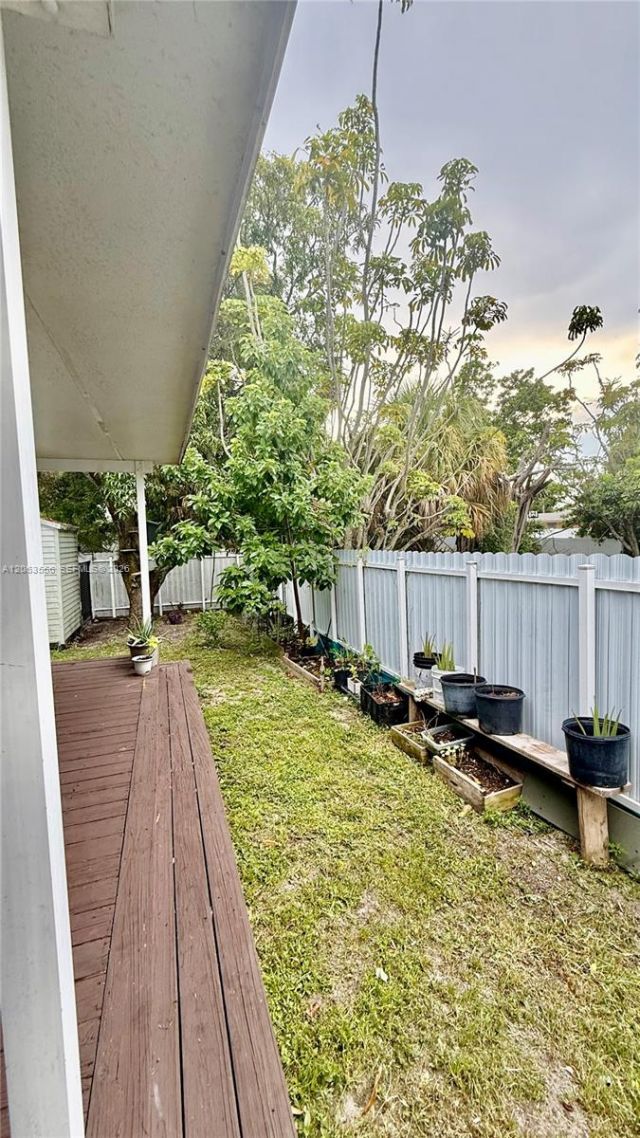 1018 Foster Rd, Hallandale Beach, FL 33009 Photo