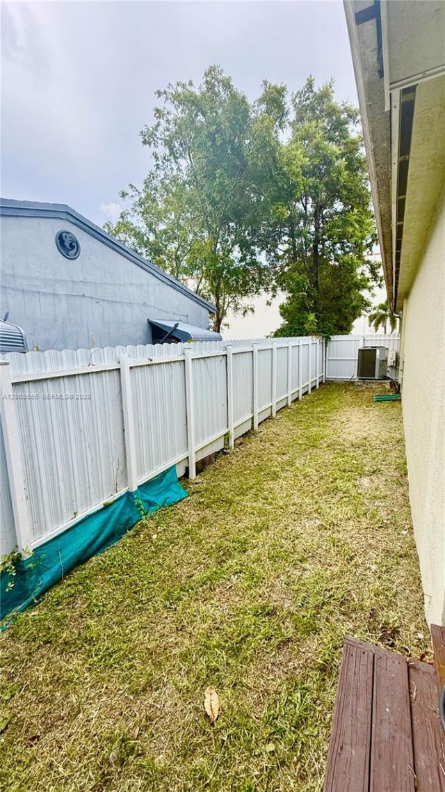 1018 Foster Rd, Hallandale Beach, FL 33009 Photo