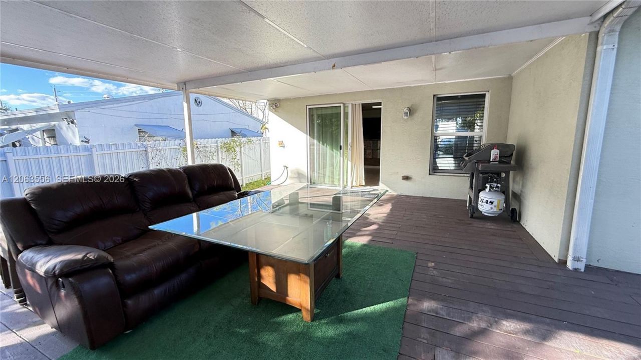 1018 Foster Rd , Hallandale Beach, FL 33009 Photo