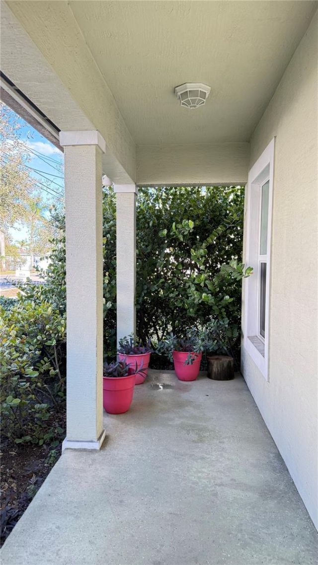 1018 Foster Rd , Hallandale Beach, FL 33009 Photo