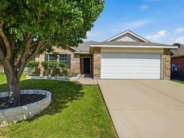 652 Lincoln Avenue , Lavon, TX 75166