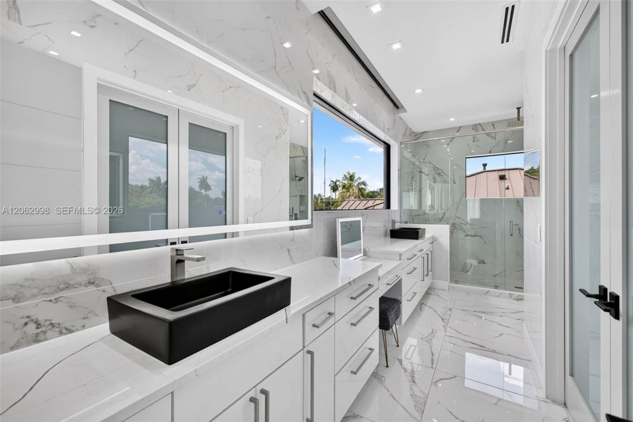 1004 SW 5th Pl, Fort Lauderdale, FL 33312 Photo