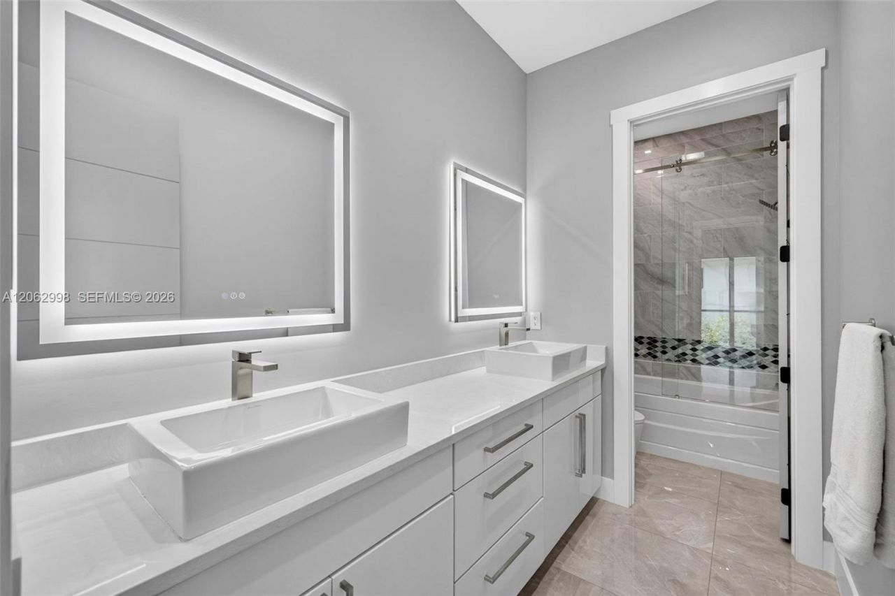 1004 SW 5th Pl, Fort Lauderdale, FL 33312 Photo
