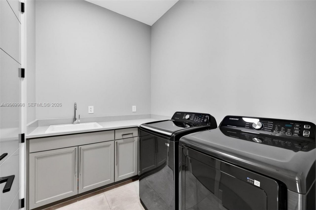 1004 SW 5th Pl, Fort Lauderdale, FL 33312 Photo