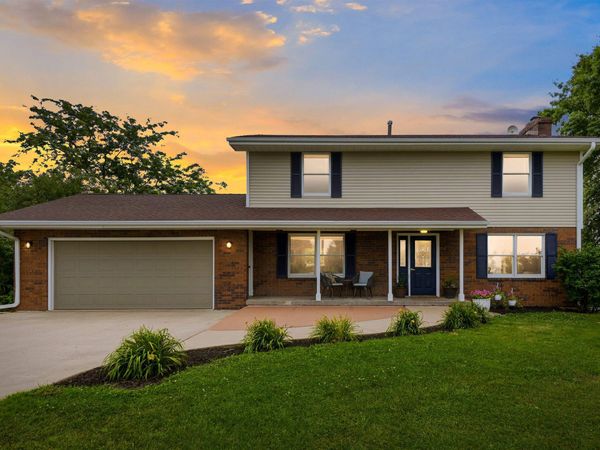 15633 Estate Lane, Peosta, IA 52068