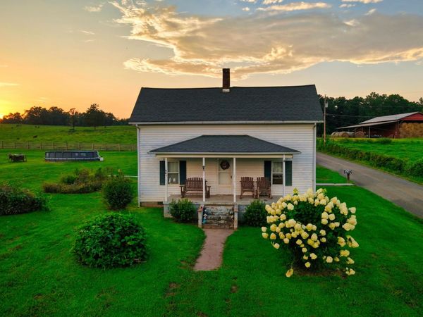 1051 Happy Hollow Rd, Lenoir City, TN 37771