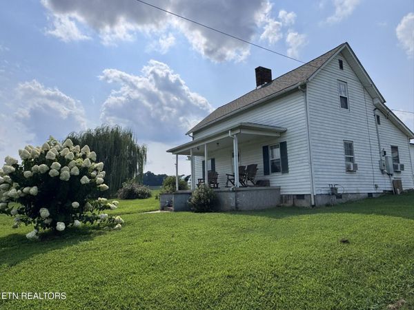 1051 Happy Hollow Rd, Lenoir City, TN 37771