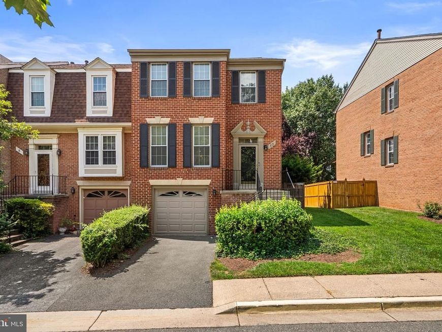 10 Loganwood Court, North Bethesda, MD 20852 Main Photo