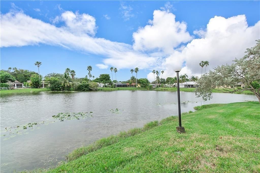 11477 NW 39th Court, Unit 305-1, Coral Springs, FL 33065 Photo
