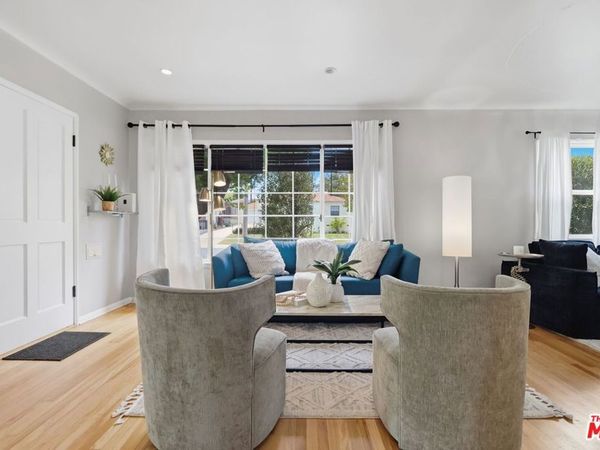 7870 Truxton Avenue, Los Angeles, CA 90045