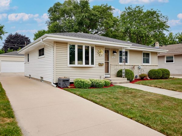 2822 Orchard St, Racine, WI 53405
