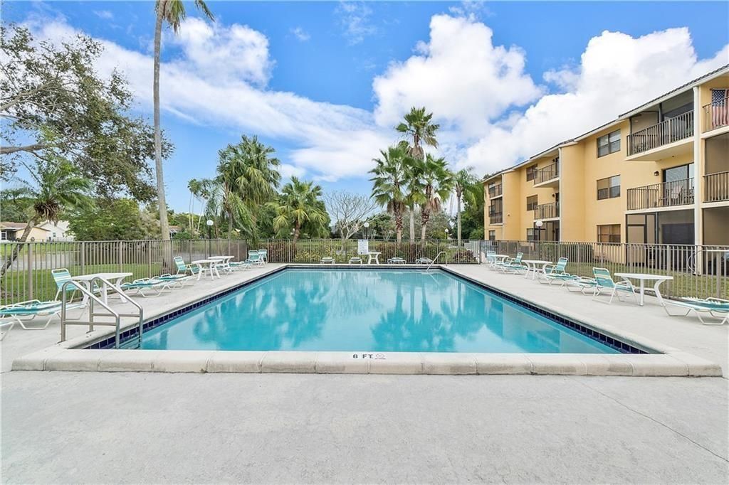 11477 NW 39th Court, Unit 305-1, Coral Springs, FL 33065 Photo