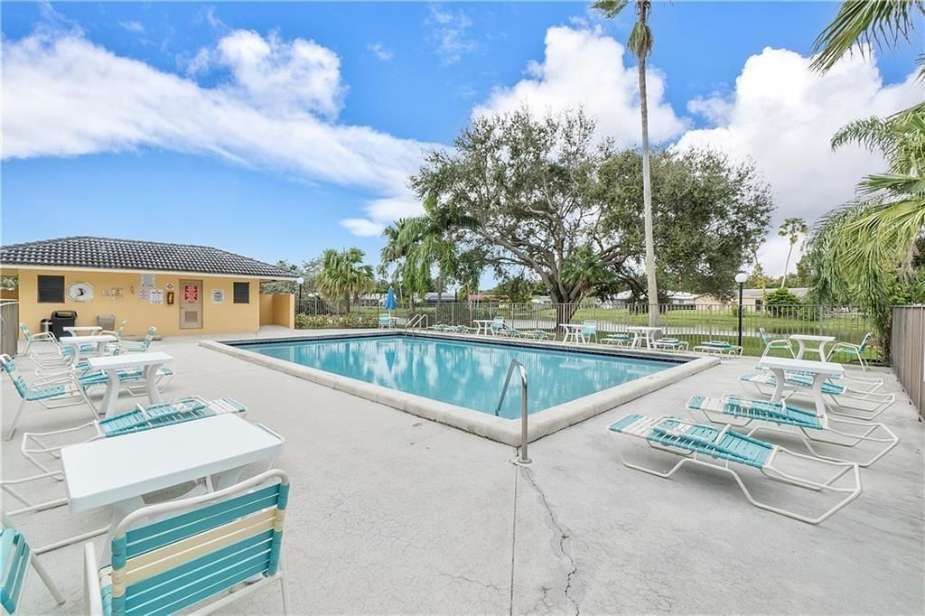 11477 NW 39th Court, Unit 305-1, Coral Springs, FL 33065 Photo