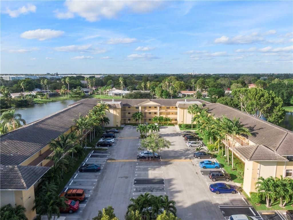 11477 NW 39th Court, Unit 305-1, Coral Springs, FL 33065 Photo