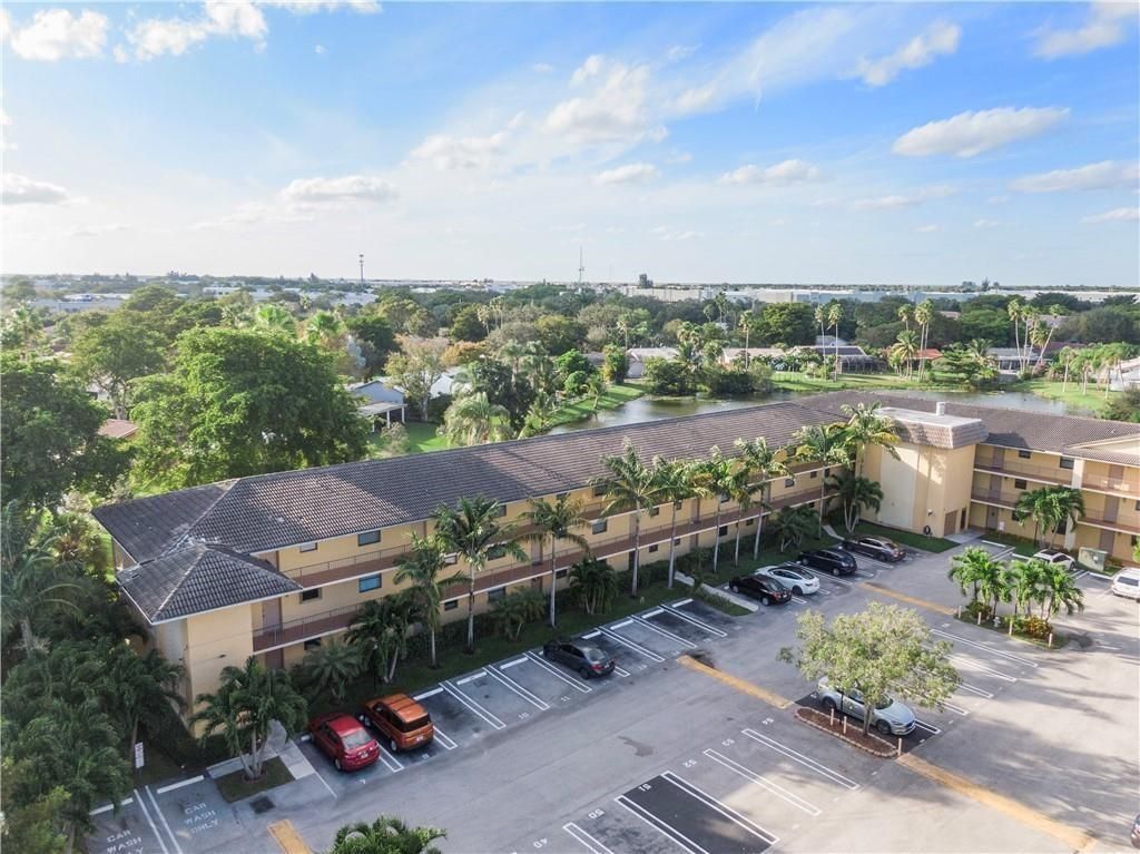 11477 NW 39th Court, Unit 305-1, Coral Springs, FL 33065 Photo