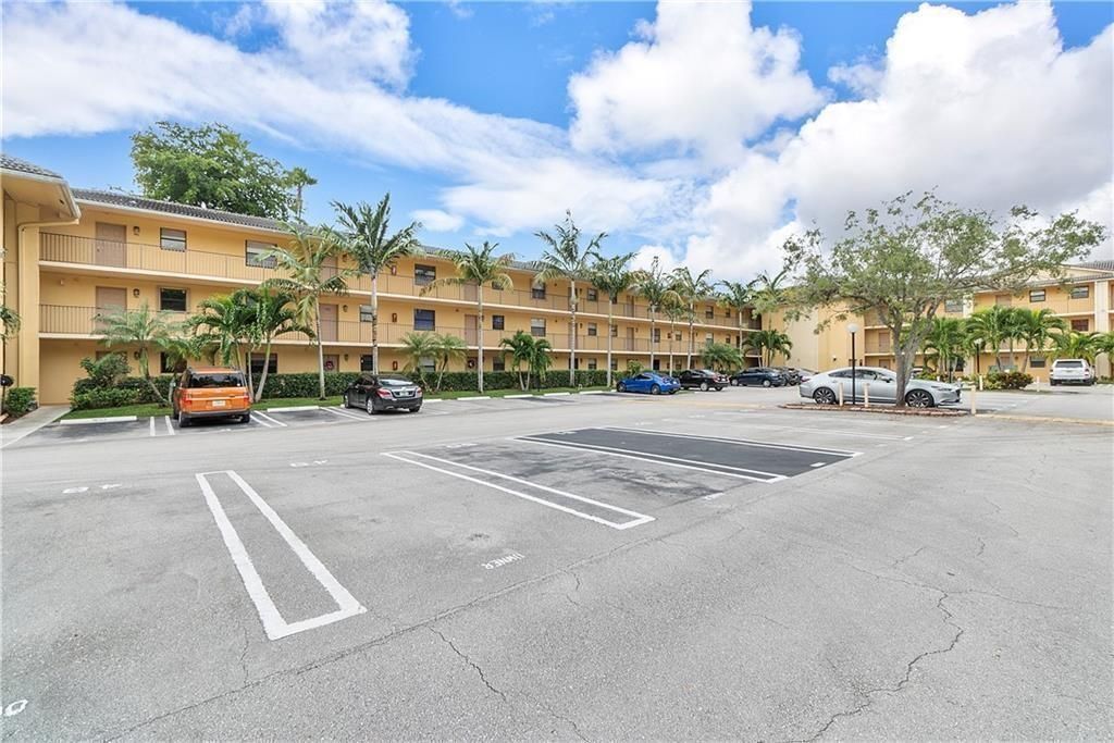 11477 NW 39th Court, Unit 305-1, Coral Springs, FL 33065 Photo