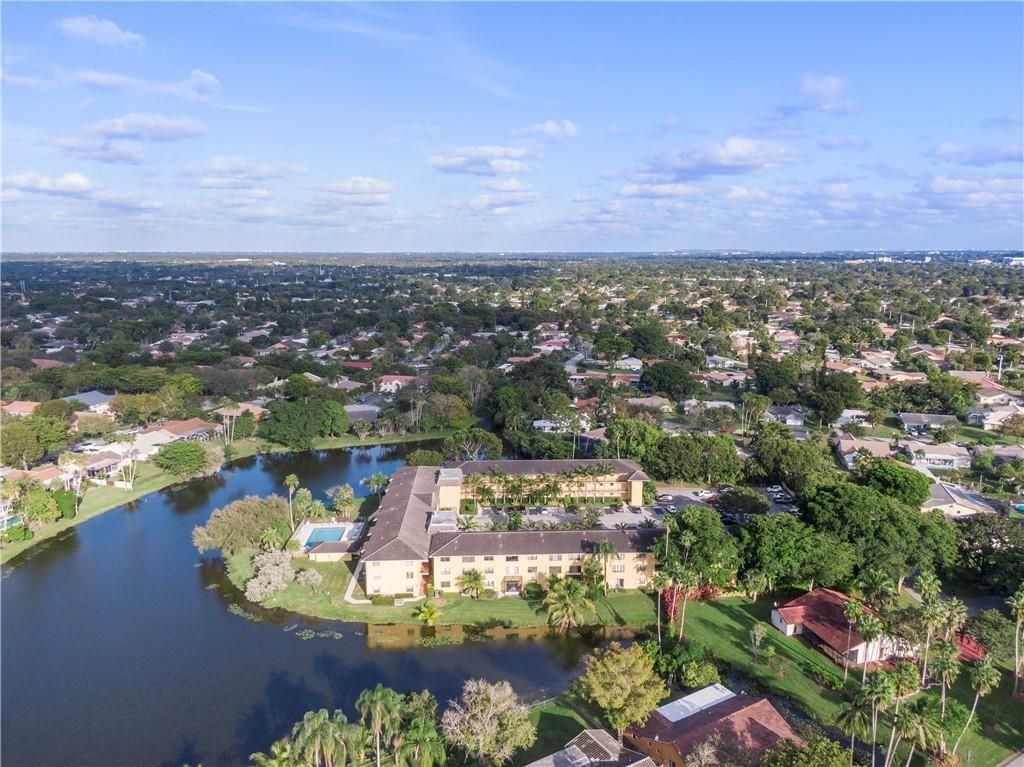 11477 NW 39th Court, Unit 305-1, Coral Springs, FL 33065 Photo