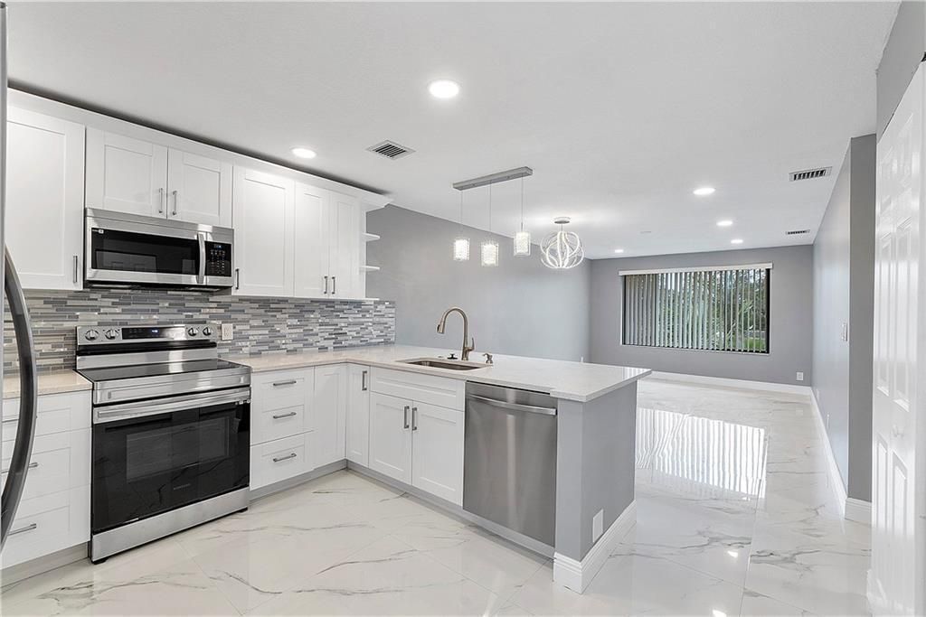 11477 NW 39th Court, Unit 305-1, Coral Springs, FL 33065 Photo