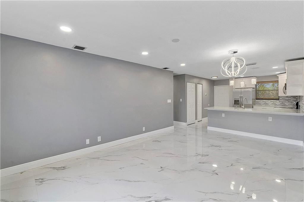 11477 NW 39th Court, Unit 305-1, Coral Springs, FL 33065 Photo