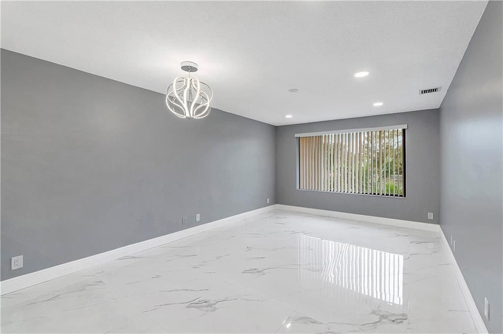 11477 NW 39th Court, Unit 305-1, Coral Springs, FL 33065 Photo