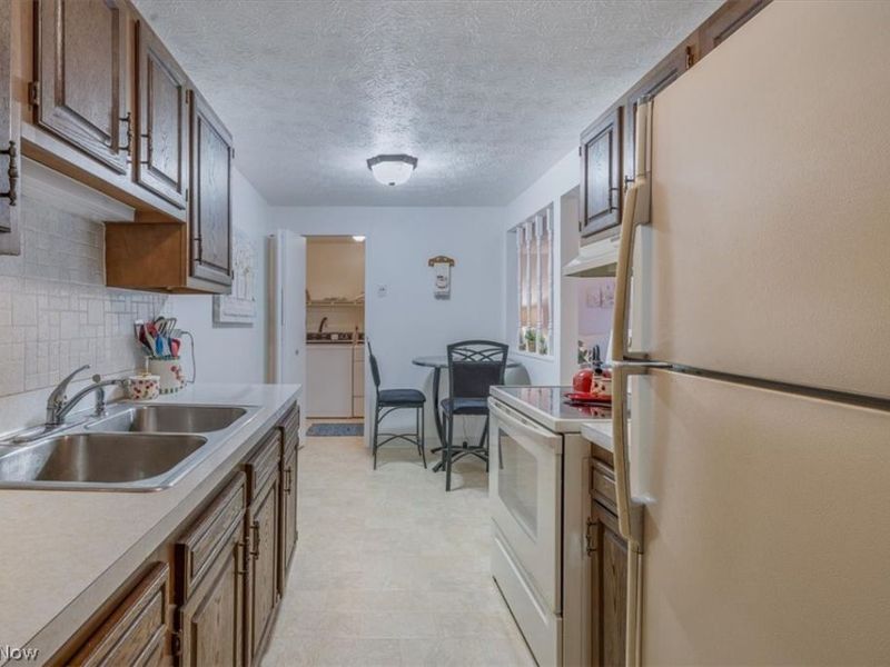 9801 Sunrise Boulevard, Unit O33, North Royalton, OH 44133 Photo 10
